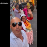 Firenze, il consigliere contro la mendicante: “Vota Lega, lei non ci sarà più”