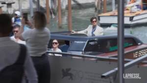 Venezia 79, l’arrivo di Harry Styles: fan in delirio