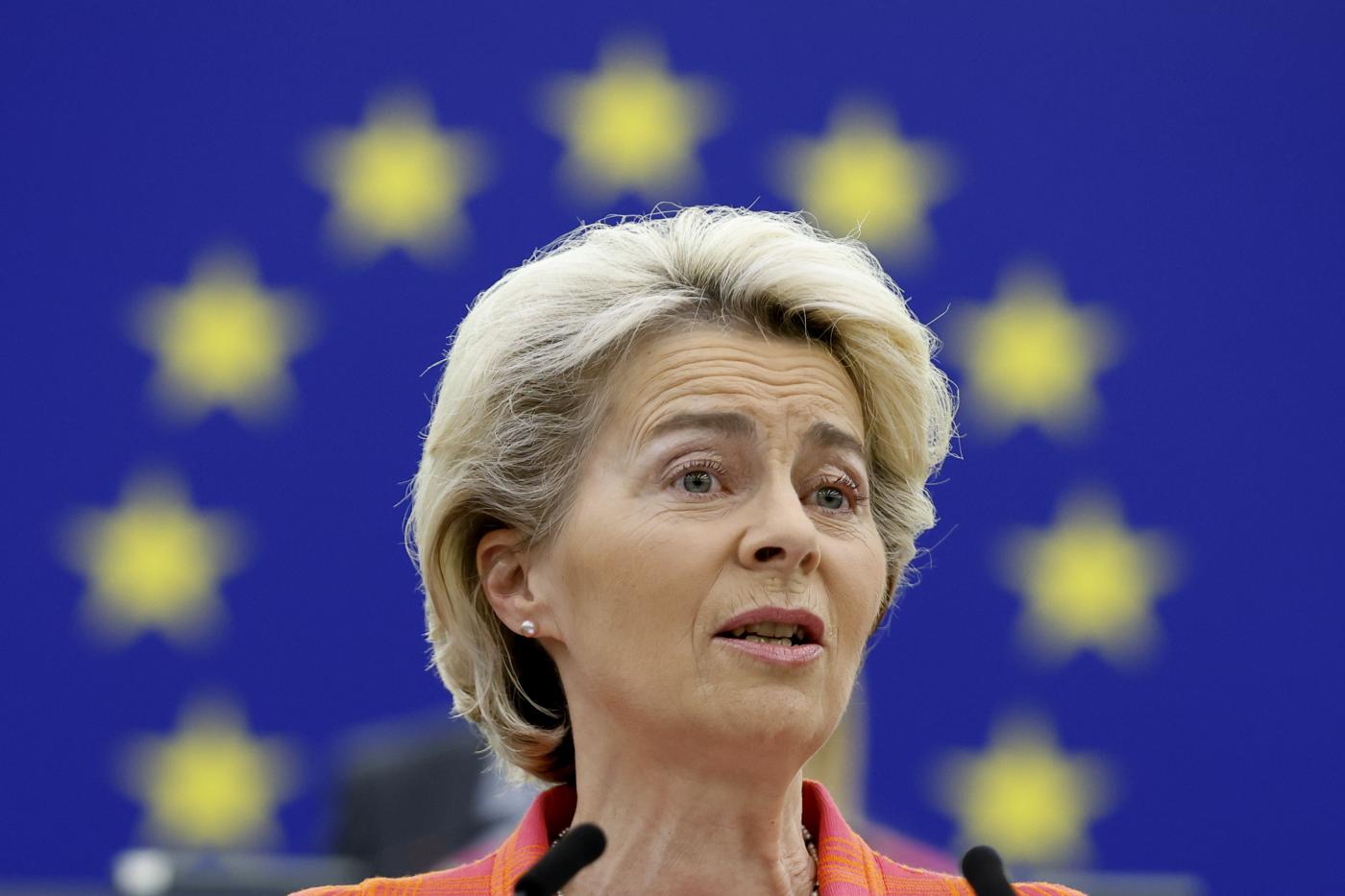 Ue, von der Leyen: “Stop visti facili ai russi”