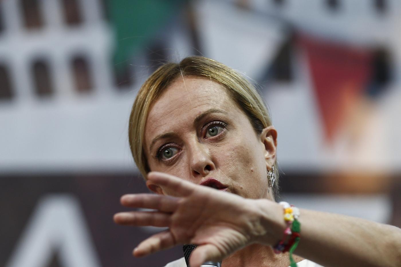 Meloni a papà single: “Tifo per te e Alba ma meglio due genitori” Meloni a papà single: “Tifo per te e Alba ma meglio due genitori”