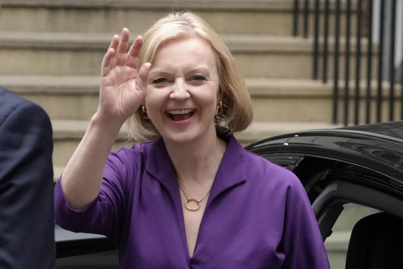 Regno Unito, la Regina accetta le dimissioni di Johnson. Truss nuova premier