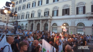 Il Pd apre la campagna elettorale a Roma: le voci dei militanti in piazza