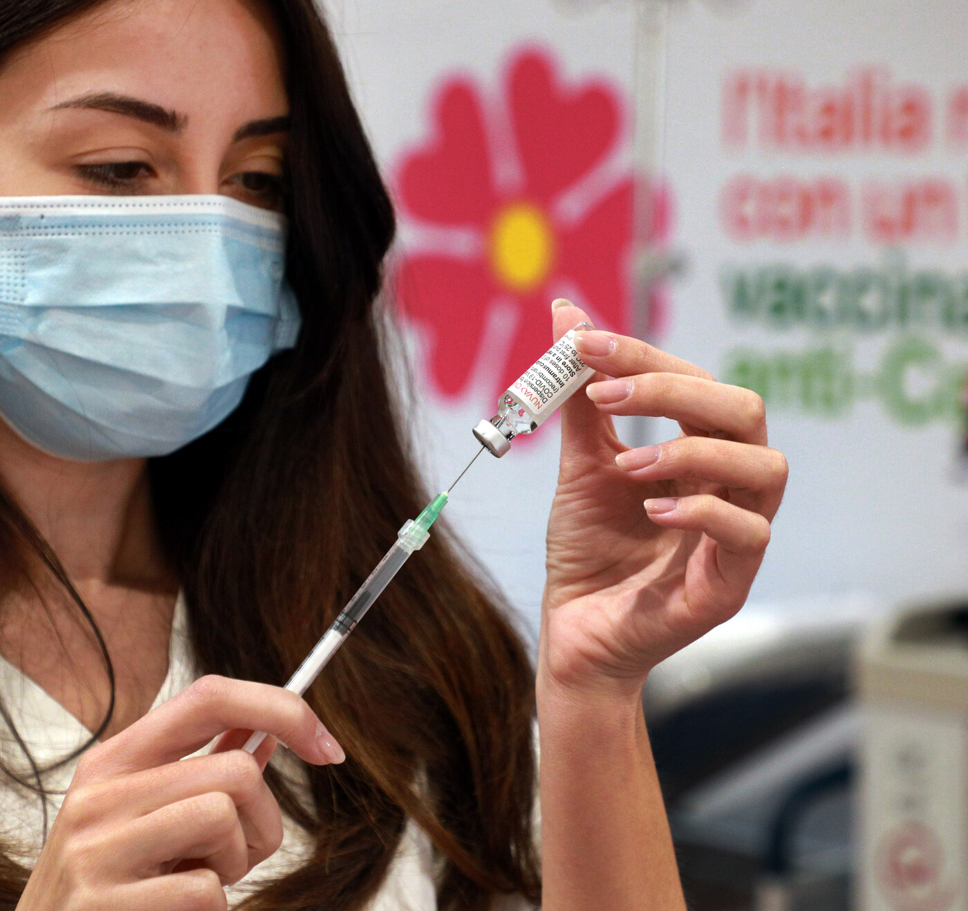 Covid: vaccino aggiornato raccomandato per terza e quarta dose Covid: vaccino aggiornato raccomandato per terza e quarta dose