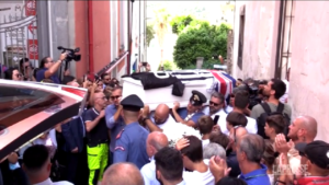 Funerali Gragnano, legali famiglia Alessandro: “Vogliono la verità”