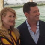 Venezia 79: l’arrivo in Laguna di Hugh Jackman, Laura Dern e Vanessa Kirby