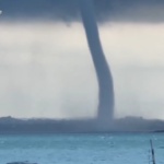 Maltempo, tromba d’aria sul lago di Garda: il video