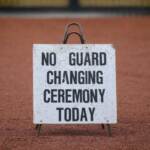 Regno Unito, stop a cambio guardia a Buckingham Palace