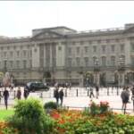 Regno Unito, folla in attesa davanti a Buckingham Palace