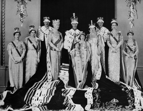 Il lungo regno della Regina Elisabetta in 30 foto