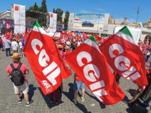 Roma, la Cgil e il movimento dei lavoratori in piazza per una manifestazione su 'Pace e Lavoro'