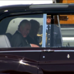 Regina Elisabetta, re Carlo e Camilla arrivano a Londra