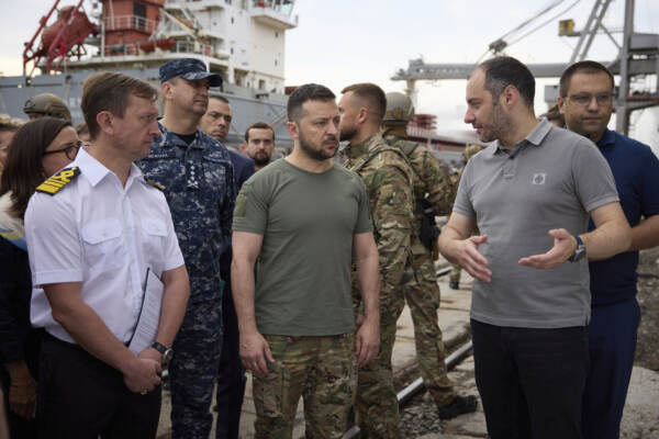 Ucraina, Zelensky a Odessa per le operazioni di carico del grano