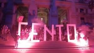 Scuola, flash mob degli studenti al Ministero dell’Istruzione: “Chiediamo 100, ci danno zero”