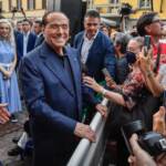 Elezioni, Berlusconi: “Ai giovani almeno 1.000 euro al mese di stipendio”