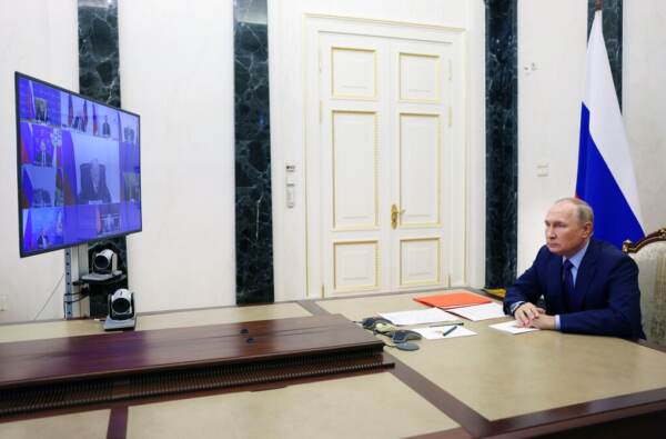 Zaporizhzhia, Putin a Macron: “Possibile catastrofe per attacchi Kiev”