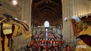 Gb, Re Carlo III a Westminster per le condoglianze