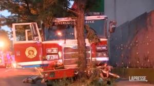 New Jersey, scontro tra due mezzi dei vigili del fuoco: 8 feriti