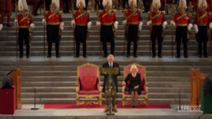 Carlo III a Westminster: “Il Parlamento è lo strumento vivo della nostra democrazia”