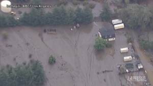 California, forti piogge causano frane: migliaia di sfollati