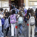 Covid, la scuola riparte ma attenzione alta sui contagi