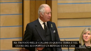 Re Carlo a parlamento scozzese: “Mia madre qui ha trovato una casa”