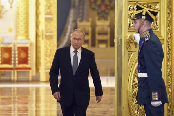Russia, Vladimir Putin durante una riunione al Cremlino a Mosca