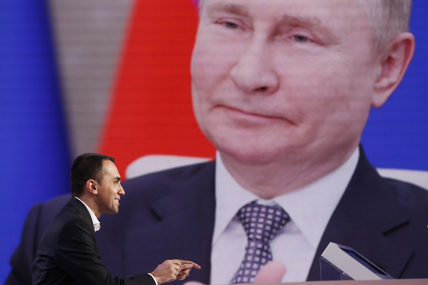 Fondi russi, Di Maio: “Dossier potrebbe non essere uno solo”