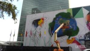 Murale sul clima dipinto sull’edificio delle Nazioni Unite