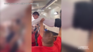 Il ministro Di Maio in volo come ‘Dirty Dancing’ in una trattoria a Napoli