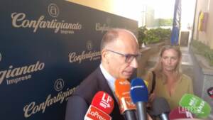 Covid, Letta: “Partiti siano chiari su continuazione campagna vaccinale dopo elezioni
