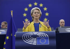 Ue, von der Leyen: “Sanzioni resteranno, Con solidarietà Putin fallirà”