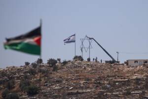 Cisgiordania, palestinesi protestano contro insediamento ebraico