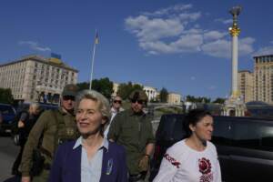 Guerra Ucraina, Ursula Von der Leyen a Kiev