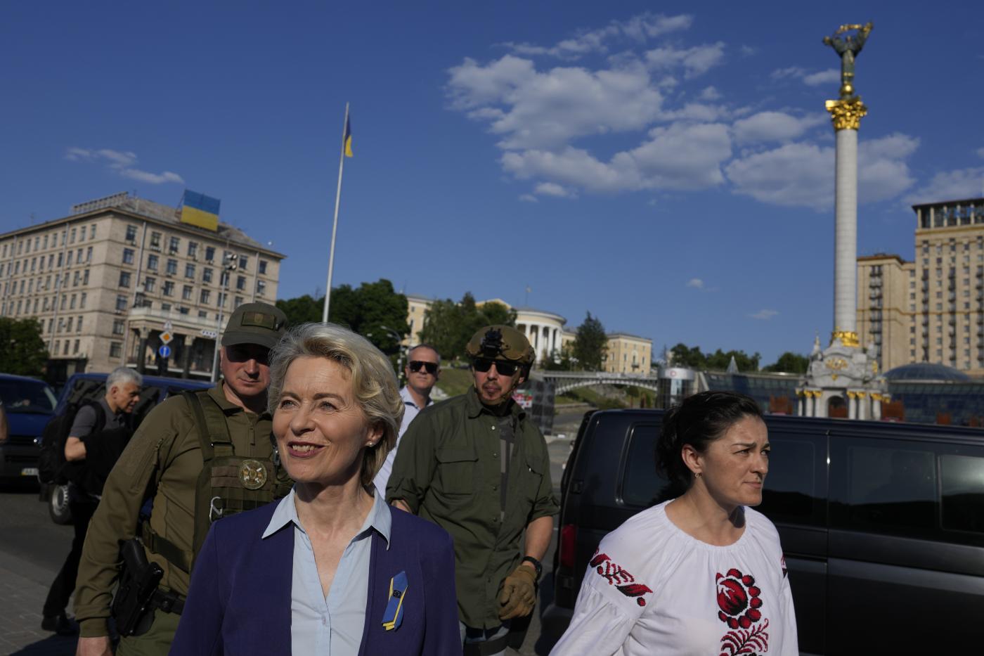 Ucraina, von der Leyen a Kiev: “Qui per avvicinare nostri popoli” Ucraina, von der Leyen a Kiev: “Qui per avvicinare nostri popoli”