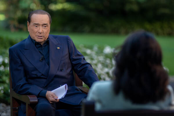Elezioni, Silvio Berlusconi intervistato dalla Direttrice di LaPresse Alessia Lautone ad Arcore
