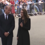 Regina Elisabetta, William e Kate a Sandringham