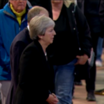 Regina Elisabetta, la ex premier Theresa May a Westminster Hall