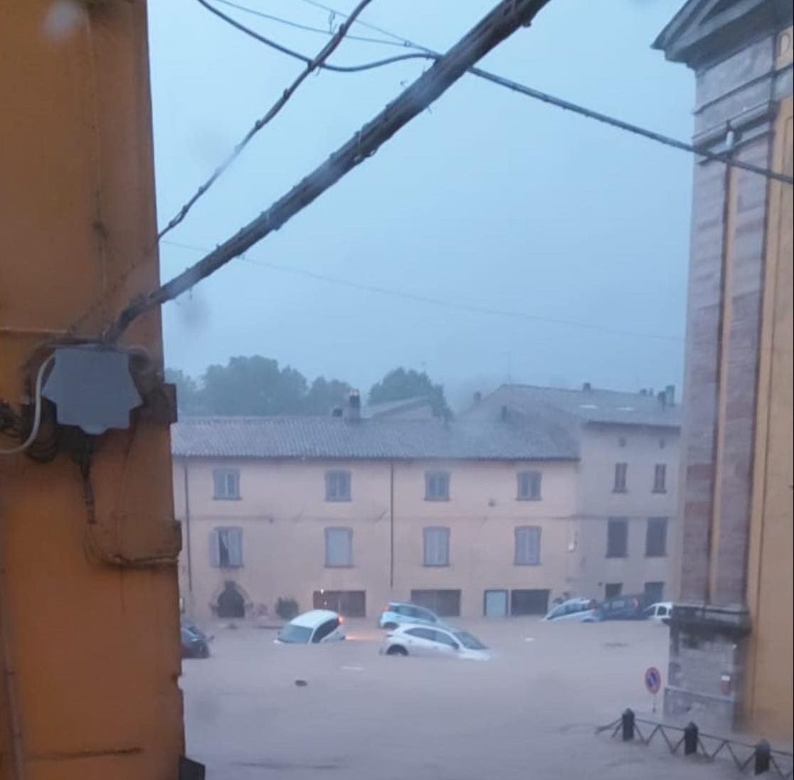 Maltempo, piogge e allagamenti nelle Marche: viabilità interrotta