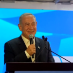 Israele, la campagna elettorale di Netanyahu sul ‘Bibibus’ antiproiettile