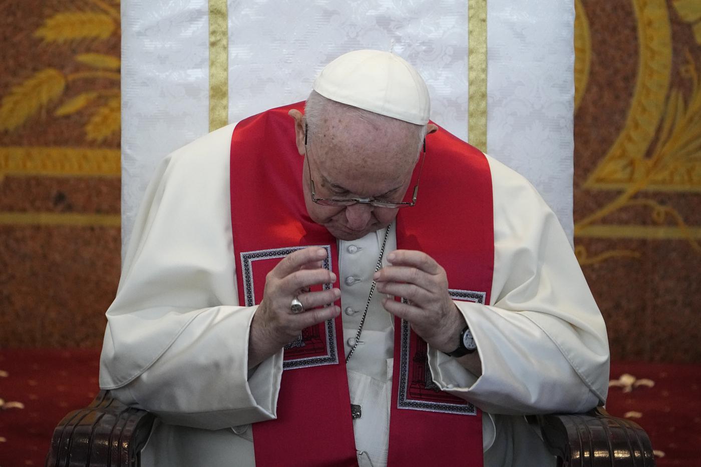 Ucraina, Papa Francesco: “Dialogo con Russia puzza ma si deve fare”