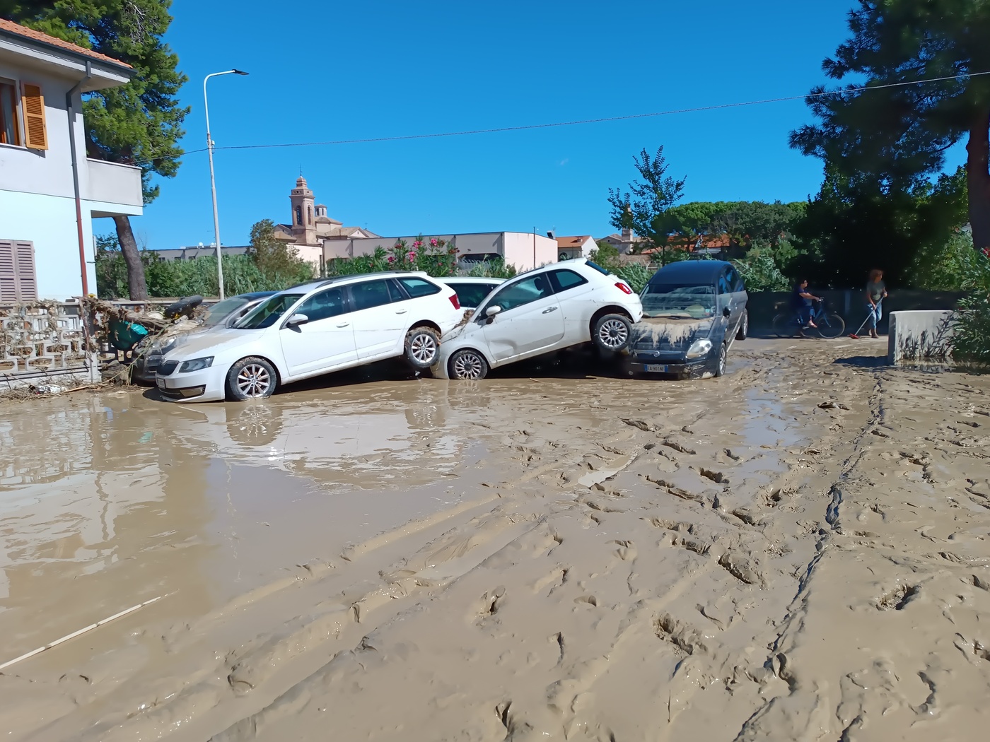 Alluvione Marche, recuperata auto Brunella: lei ancora dispersa