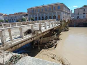 Alluvione nelle Marche, vaste zone allagate a Senigallia dopo l'esondazione del fiume Misa