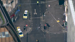 Regno Unito, due agenti di polizia accoltellati a Londra