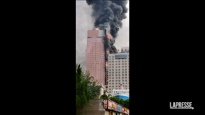 Cina, a fuoco grattacielo nella città di Changsha