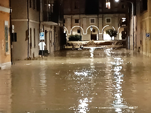 Alluvione Marche, il disastro a Senigallia: fango e acqua – FOTOGALLERY