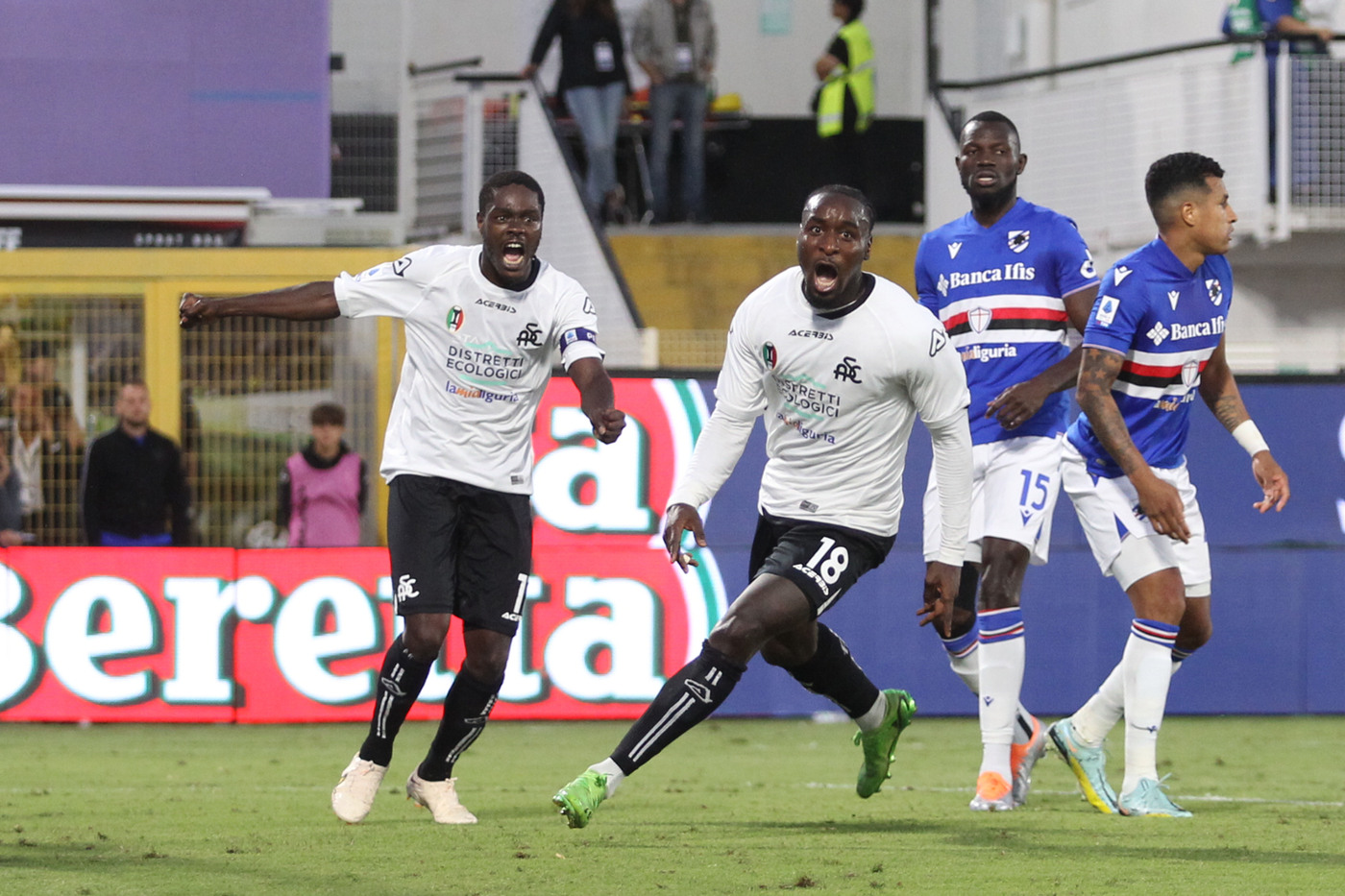 Calcio, lo Spezia vince il derby ligure contro la Samp