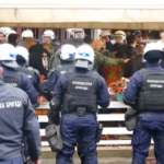 Serbia: agenti in assetto antisommossa per il Pride di Belgrado