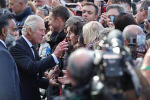 Charles III et William à la rencontre du public dans la queue pour le cercueil d’Elizabeth II