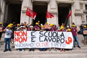Incidenti lavoro, flash mob degli studenti dopo l’ultima vittima in Veneto