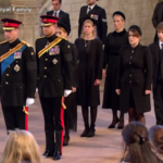 Regina Elisabetta II, la veglia degli otto nipoti a Westminster